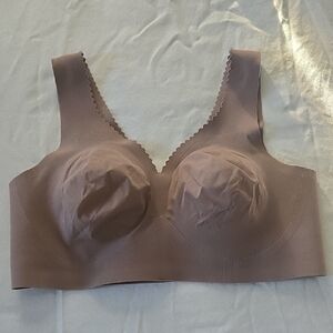 Seamless Mauve Bra with Scalloped Edges